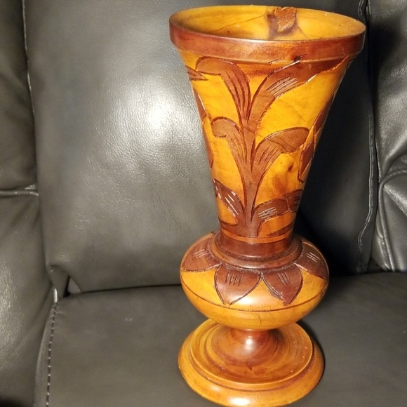 🎉HP🎉Bahamian Footed Hand Carved Wood Accnt Piece